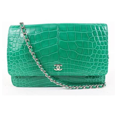 Chanel CC RARE EMERALD GREEN Timeless wallet with chain 